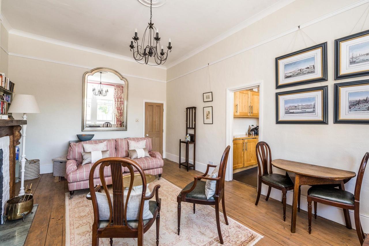 New Luxury 1bd Flat In Heart Of Kensington Olympia * Londen